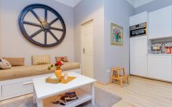 Central Cityscape Retreat by NW