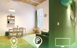 Modern Green Apt w FREE Parking, Projector+Netflix
