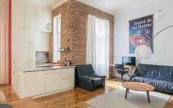 Stylish,Large & Bright Loft in City Center by NW
