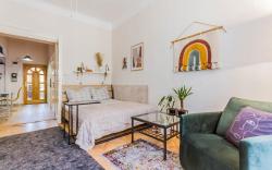 Sunny&Bright, centrally located, AC/balcony by NW