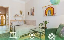 Sunny&Bright, centrally located, AC/balcony by NW