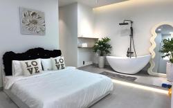 Alis House
