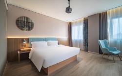 Home Inn Nanchang Bayi Square Dinggong Road South Metro Station