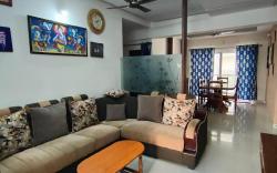 Garden Hideaway: Cozy 2BHK Rest, Rejoice, Return!