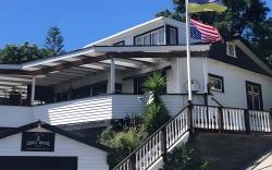 Bluff Hill Lighthouse B&B
