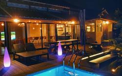 IGUANA VILLA ビーチへ30秒！プール、サウナ、露天ジャグジー,BBQ、薪暖炉