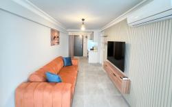 Central Renovated Apartment Near Metro w/Elevator