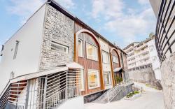 Alaya Stays Serene Woods With Lift & Restaurant