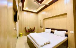 VNS - HOTEL DEV VILLA - Near Kashi Temple 