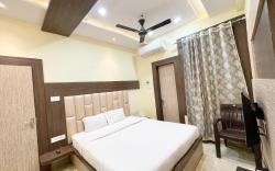 VNS - NANDINI PALACE - Near Kashi Temple