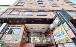 VNS - RUDRA INN - Near kashi Vishwanath temple