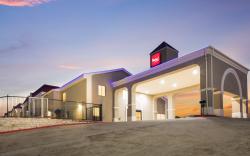 Red Roof Inn & Suites Austin East - Manor