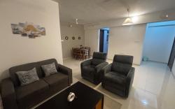 Airport Gateway 2BHK PVT APT. BL|AC|Swimming Pool