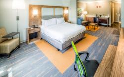 Holiday Inn Express & Suites Cleveland/Westlake By IHG