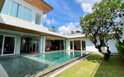 YY Villa Seminyak - 4BR Villa | Big Pool & Garage