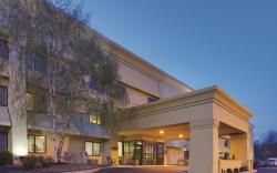 La Quinta Inn & Suites by Wyndham Harrisburg Airport Hershey