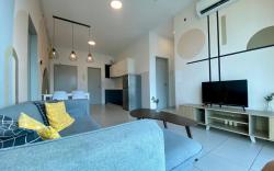 Stylish 3BR Condo | The Zizz