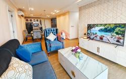 Luxury 3BR MOI Apt w/ Pool, Netflix by 2ndHome