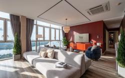Vista SkyVilla and Penthouse Riverview-Groups-Families