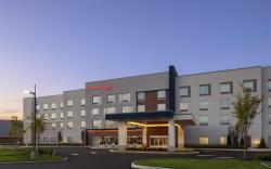 Hampton Inn  Suites by Hilton Long Island Farmingdale
