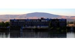 Clover Island Inn