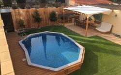 Villa garden, pool  & sea