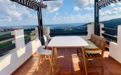 Penthouse with swimming pool in Manliva