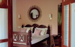 Lumina Retreat 5 BR Villa with Pool & Yoga Shala 