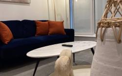 Lakeside - Central Apartment - Free Parking - Cinema Room