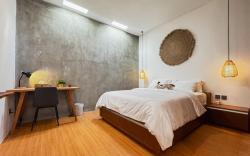 NEW! 8 mins to Airport, Transit Room & Near Beach