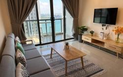 Mahogany Homes @ R&F (free WiFi and 1 Car Park)