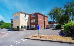 GO2 Gloucester Hotel by OYO