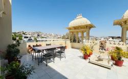 Boheda Palace Medi Pe  Cafe & Restaurant City View