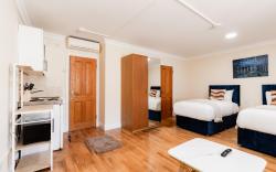 Warm Apartments in Queensway