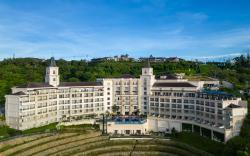 Scenic Tagaytay Getaway with Taal Views