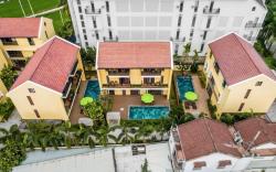 5BR Villa with Pool & Kitchen Near Coconut Forest
