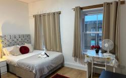 Tower Bridge Roomzzzz BnB