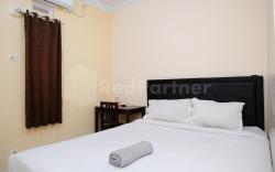 Mas Klimis Guesthouse Pakuwon Mall Mitra RedDoorz