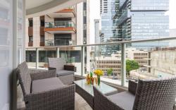 Sunlit Elegant 3BR Stay with Mamad