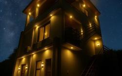 3 Storey beach house w/ Roofdeck