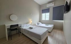 TripleRoom @ JlnBurma Georgetown (shared bathroom)