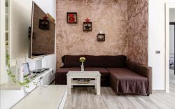 More than AIRBNB allows?Up to 18 welcome in Napoli