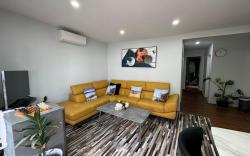 Self-contained 2 Bedrooms - Near CBD Location