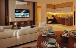 Lovely and Stylish Three Bedroom Flat in Alnarjis