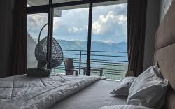 Hilltop 2BHK w/AC •Rooftop Café•24/7Care| parking 