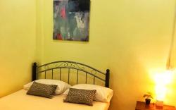 Small room with Private bathroom near night market