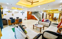 Hotel Moon Taj Near Yashobhoomi Convention Centre