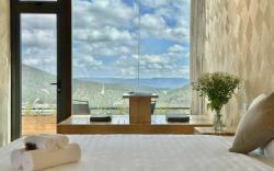 Forest View Apartment Bathtub & Balcony Pine View