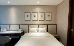 Tranquil Modern 2BR at The Rosebay Apt By Travelio