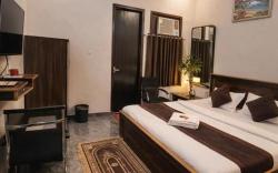 Hotel Nidhivan Dham 